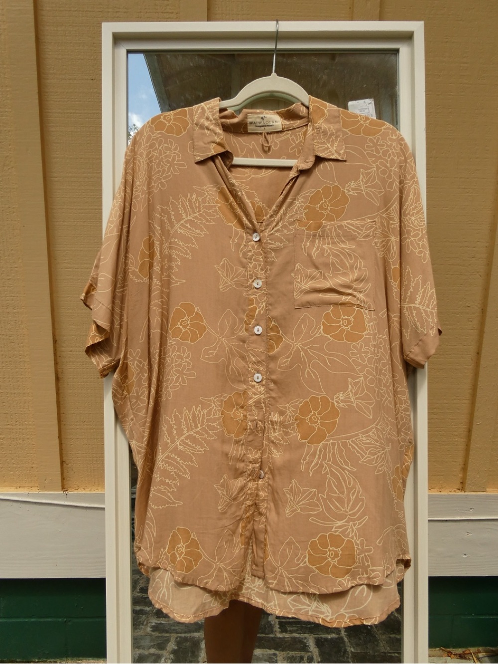 WAIWAOLANI Button Down Tee